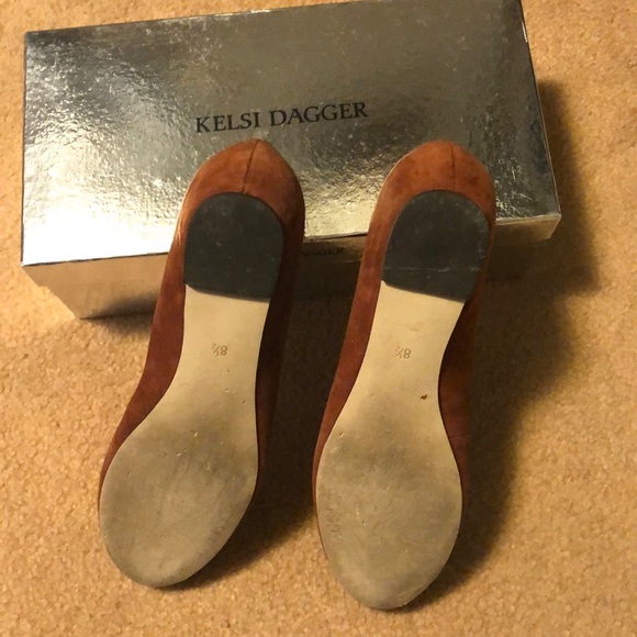 Brown suede flats - Picture 2 of 3
